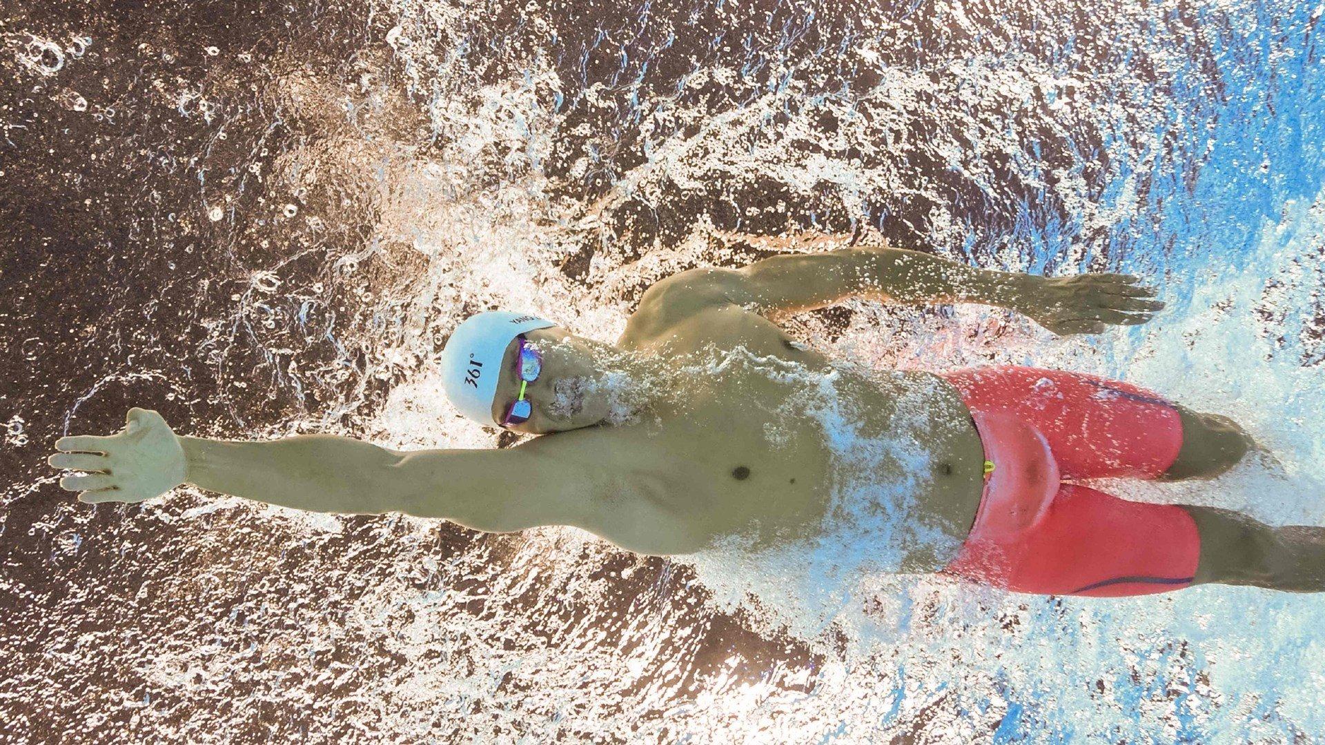 重庆铜梁龙向李章洙赠送冲超纪念球衣，一场跨越国界的足球敬意